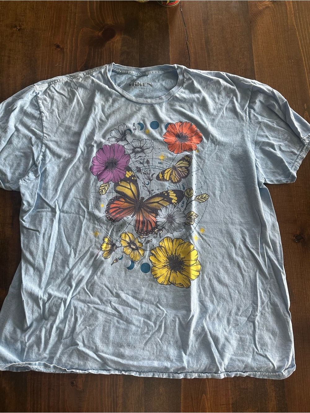 Butterfly Graphic Tee XL Celestial Floral